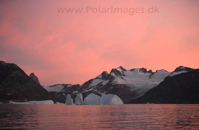 Sunrise off Skjoldungen, SE Greenland_MG_4904