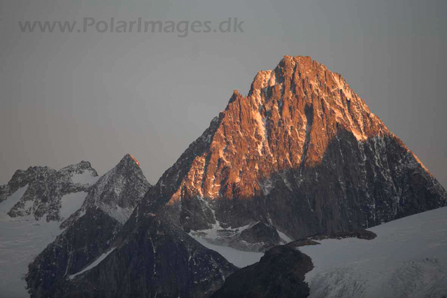 Sunrise off Skjoldungen, SE Greenland_MG_4927